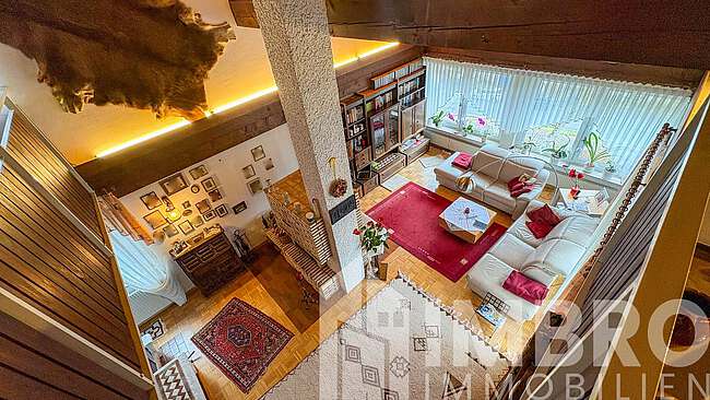 Blick von der Galerie ins Wohnzimmer Blick von der Galerie ins Wohnzimmer