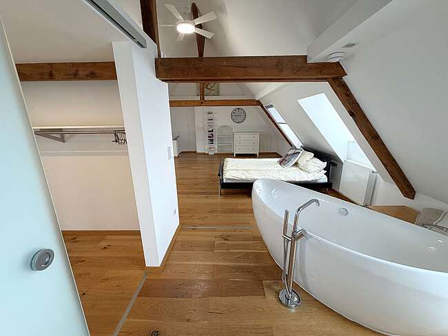 Schlafzimmer mit Ankleide
