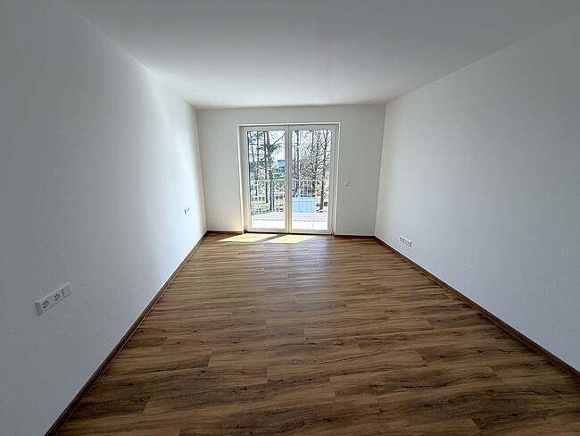 Schlafzimmer mit Zugang zum Balkon