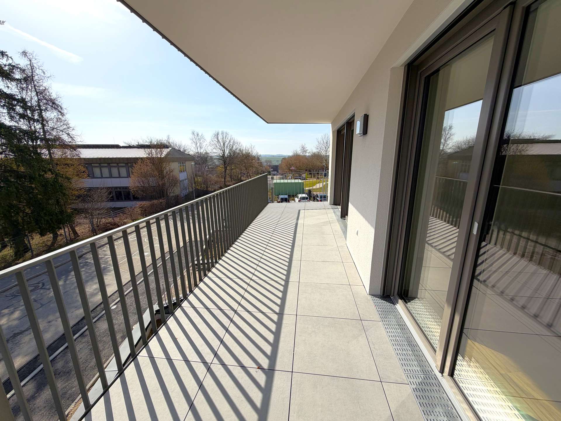 XXL-Balkon mit tollem Ausblick