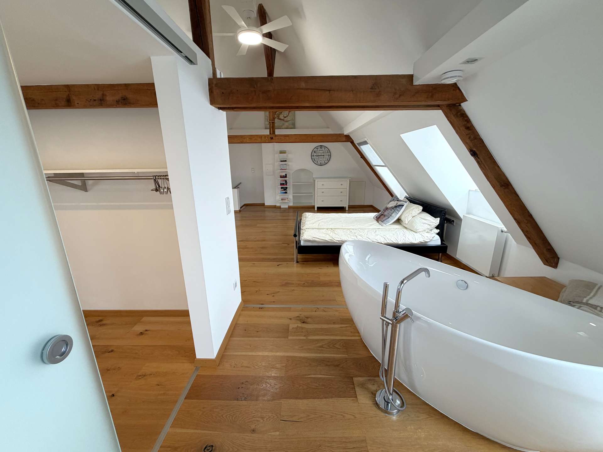 Schlafzimmer mit Ankleide