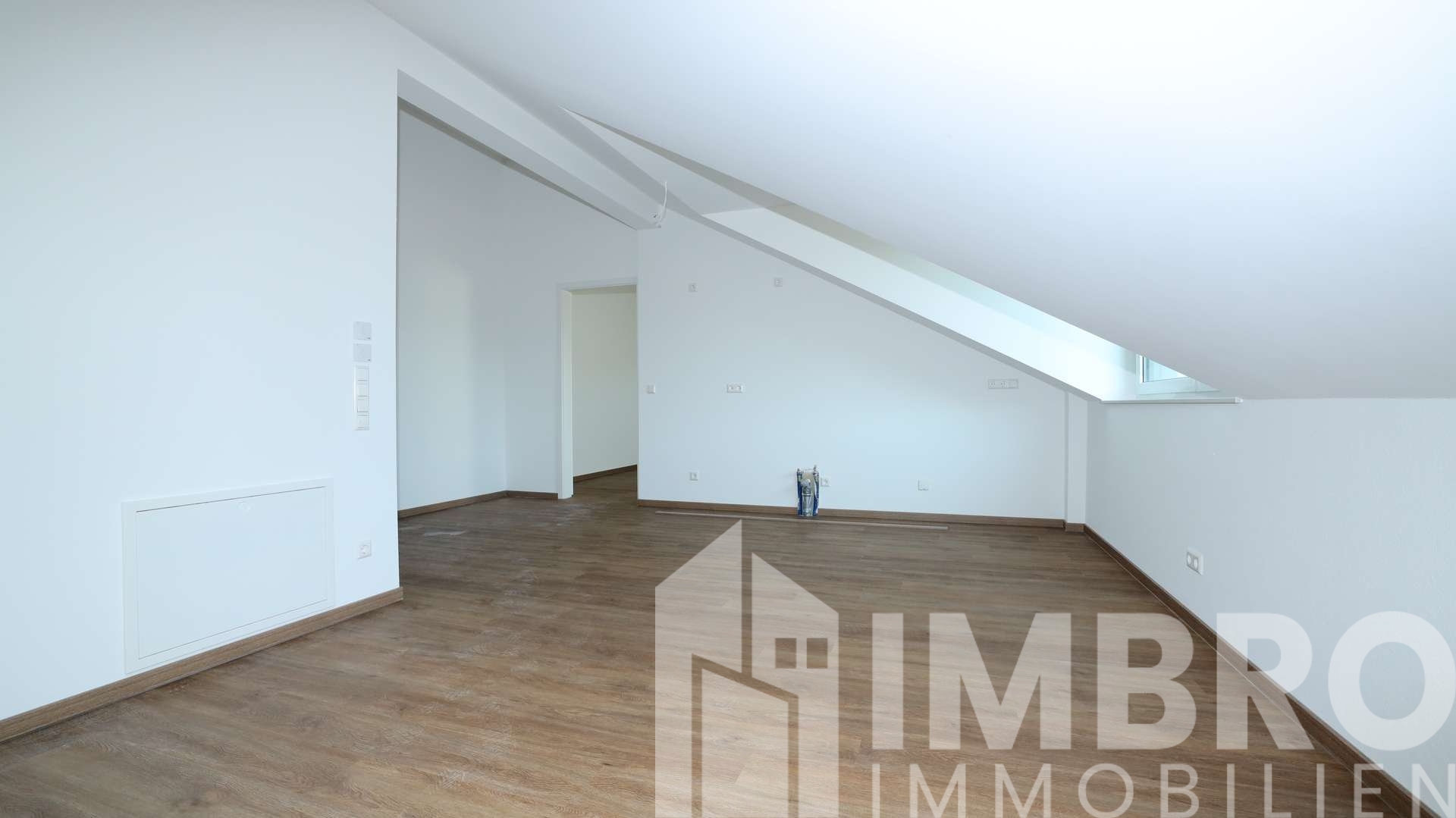 (Wohnzimmer noch ohne Küche. (Vor Einzug Mieter)