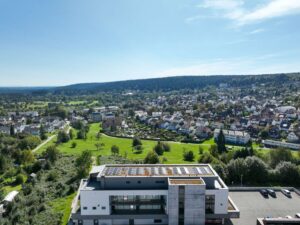 Gebäude mit unverbautem Ausblick