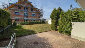 Außenansicht mit Garten
